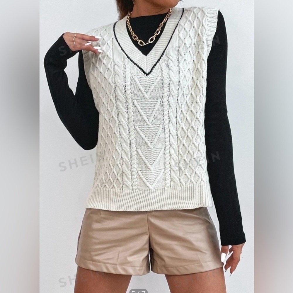 SHEIN Essnce argyle knit sweater vest v-neck cream black preppy NEW size M